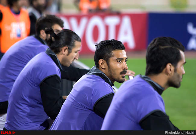 مسابقه فوتبال بین دوتیم ایران و کره جنوبی