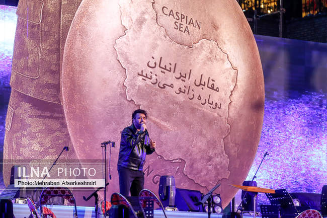 رونمایی از مجسمه «زانو زنندگان برابر ایران»