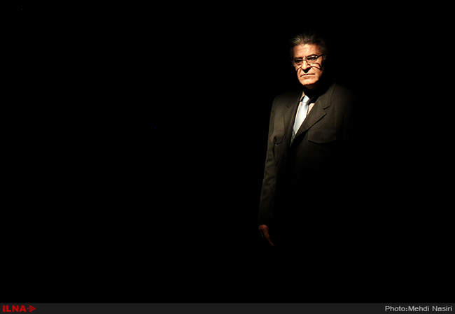 نمایش تئاتر بیگانه