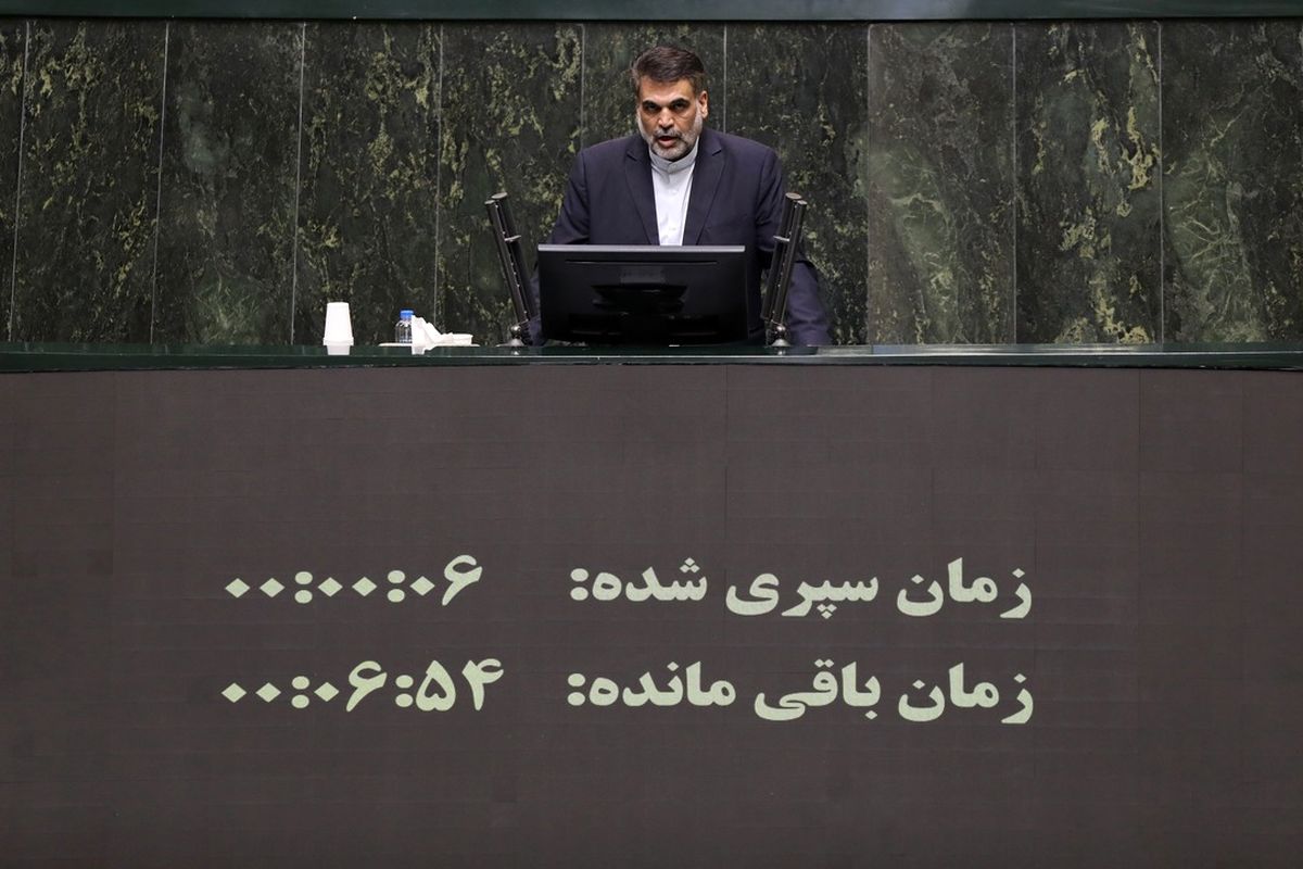 مسئولان کشور از محیط گلخانه‌ای که برای خود ساخته‌اند؛ خارج شوند