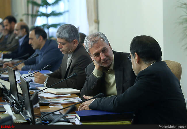 اعضای هیات دولت در حیاط پاستور
