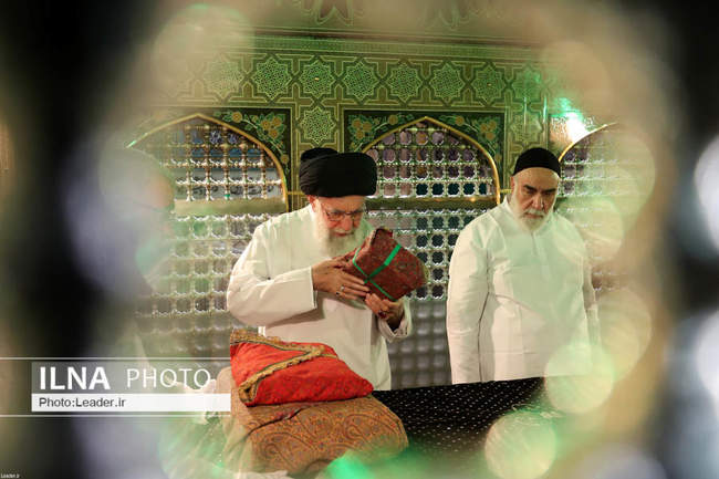 غبارروبی مضجع مطهر حضرت امام رضا (ع)