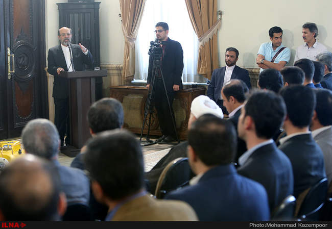 دیدار استادان و دانشجویان نخبه علم رباتیک دانشگاه آزاد اسلامی با آیت