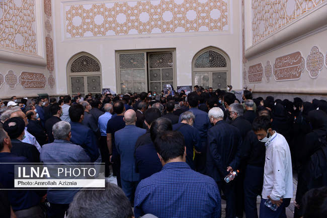 خاکسپاری پیکر حجت الاسلام سید محمود دعایی در حرم امام خمینی (ره) 