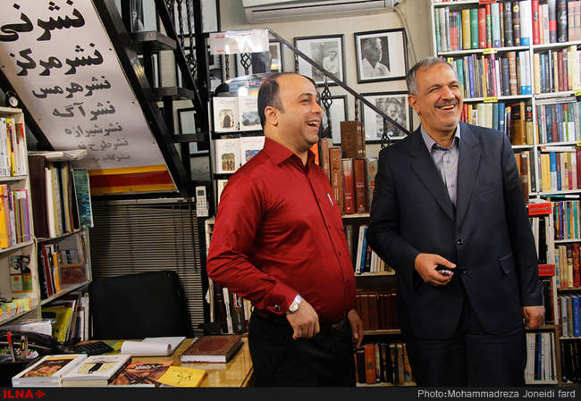 کتاب‌گردی وزیر فرهنگ و ارشاد اسلامی 