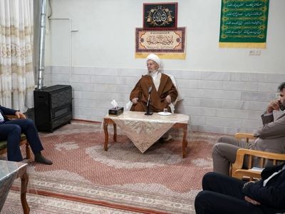 تأکید آیت‌الله مکارم شیرازی بر لزوم توجه به اشتغال جوانان