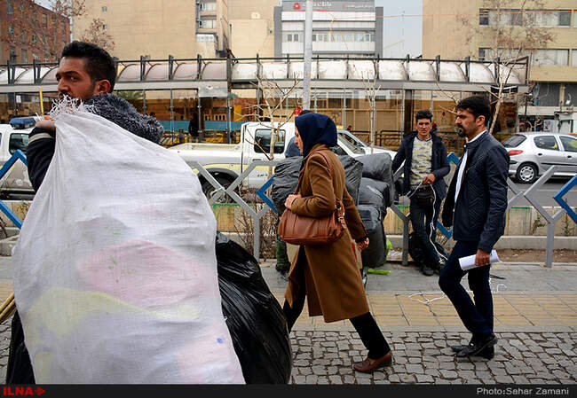 محوطه تئاتر شهر میزبان دستفروشان 