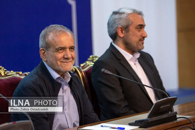 نشست صمیمی رئیس جمهور با جمعی از فرهیختگان علمی و اقتصادی