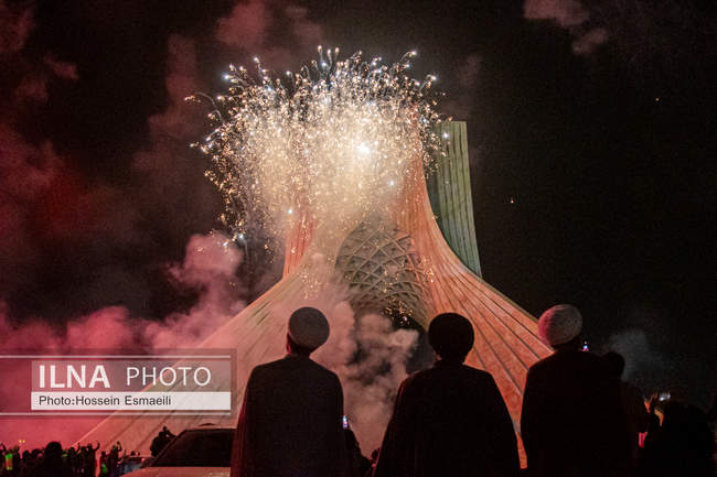 نور افشانی در شب سالگرد انقلاب