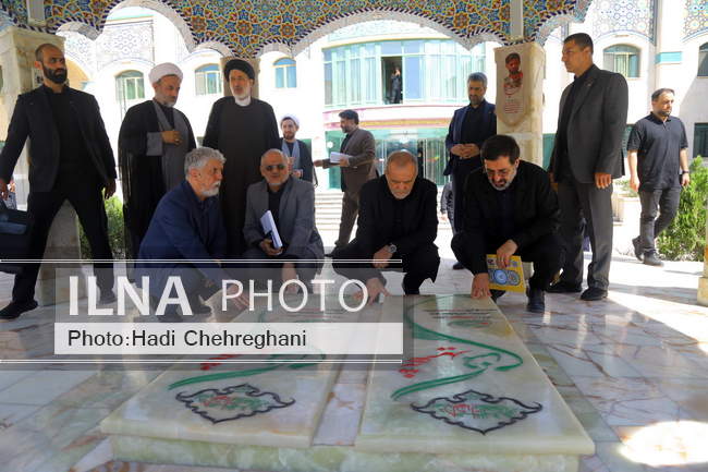 دیدار رئیس‌جمهور با علما و مراجع عظام در سفر به قم