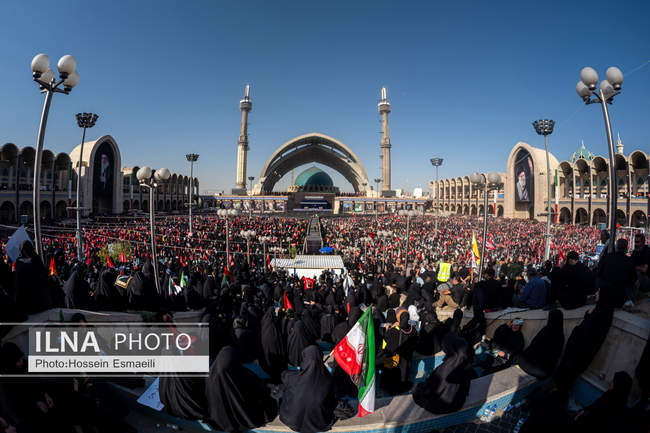 اقامه نماز بر پیکر رهبر شهید انقلاب در مصلای تهران/ 8
