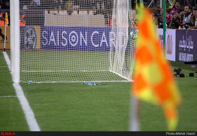 مسابقه فوتبال بین دوتیم ایران و کره جنوبی