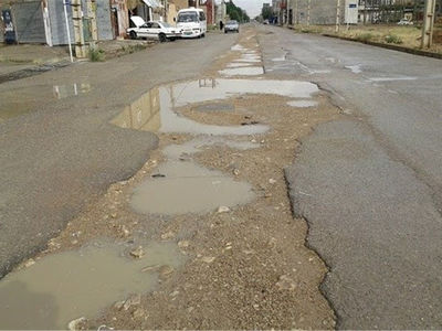 چاله‌های خطرناک از علل واژگونی موتورسوران و خرابی خودروها