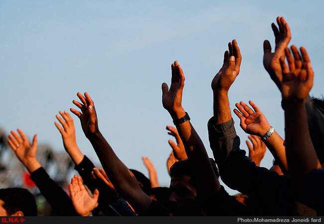 مراسم عزاداری و خیمه سوزان روز عاشورا در میدان امام حسین (ع) 
