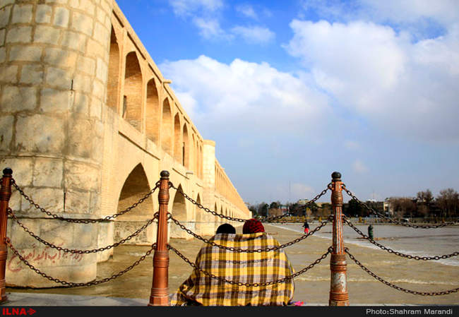 جاری شدن آب در رودخانه زاینده رود اصفهان