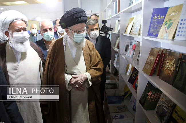 بازدید رهبر انقلاب از نمایشگاه کتاب تهران