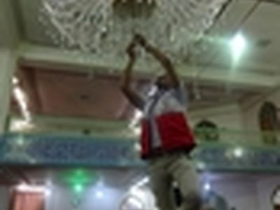 عطر افشانی و غبار روبی محراب مسجد محقق آران و بیدگل