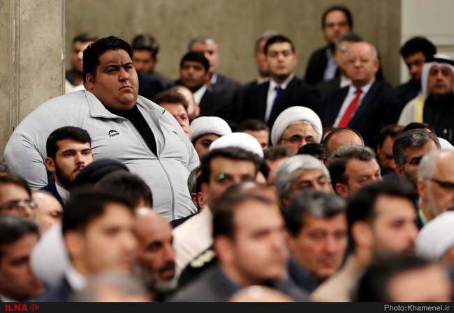 دیدار مسئولان نظام و سفرای کشورهای اسلامی با رهبر انقلاب