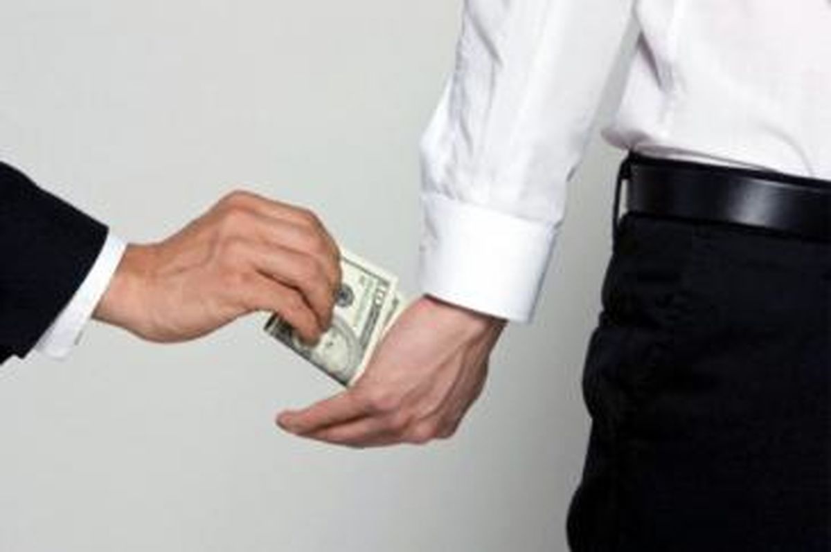 رشوه 30 میلیارد تومانی برای واگذاری قرارداد ساخت مجتمع پتروشیمی