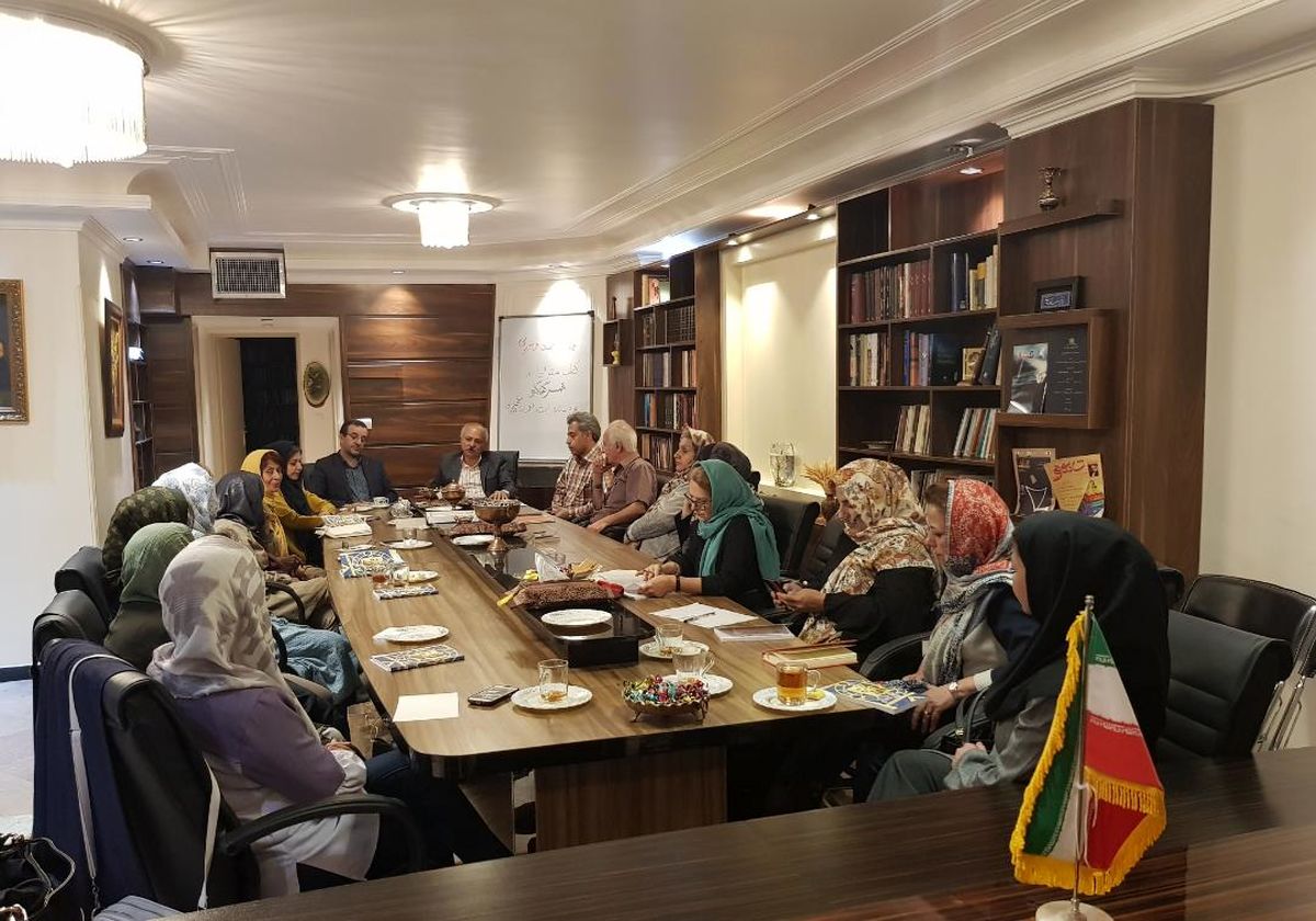 جلسه نقد و بررسی کتاب "با سقراط در شهر گفتگو" برگزار شد