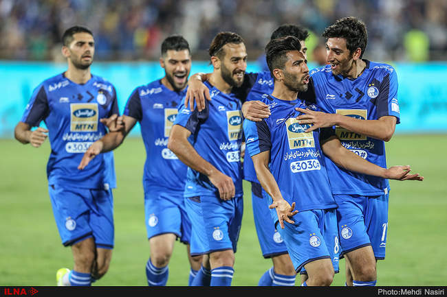 دیدار تیمهای استقلال تهران و تراکتورسازی تبریز