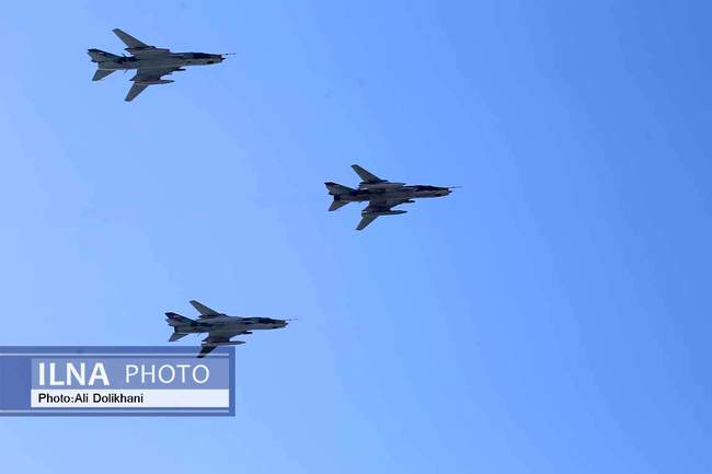 رژه نیروهای مسلح در کنار آب‌های نیلگون خلیج فارس