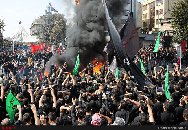 مراسم خیمه سوزان روز عاشورا در بازار تهران
