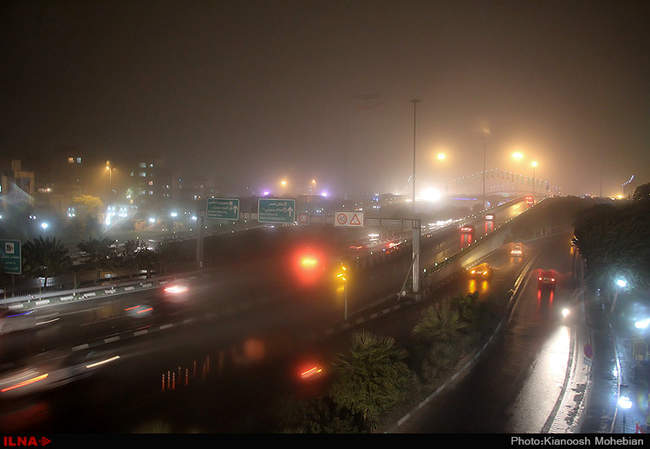 وقوع طوفان و گرد و خاک شدید در تهران