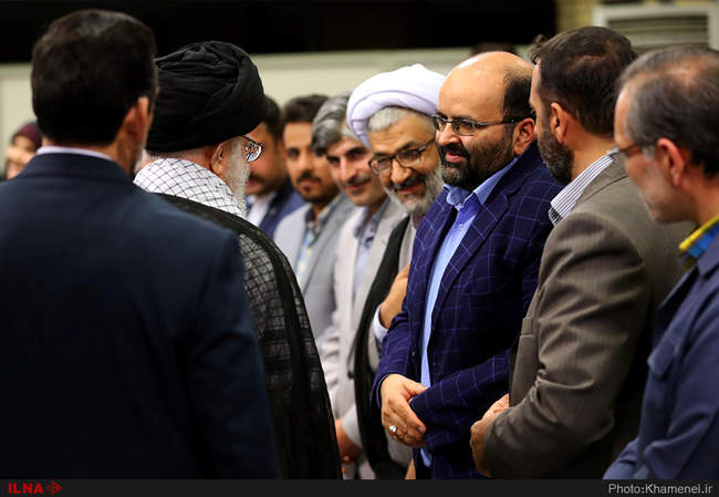 دیدار جمعی از شاعران و اهالی فرهنگ و ادب با رهبر انقلاب