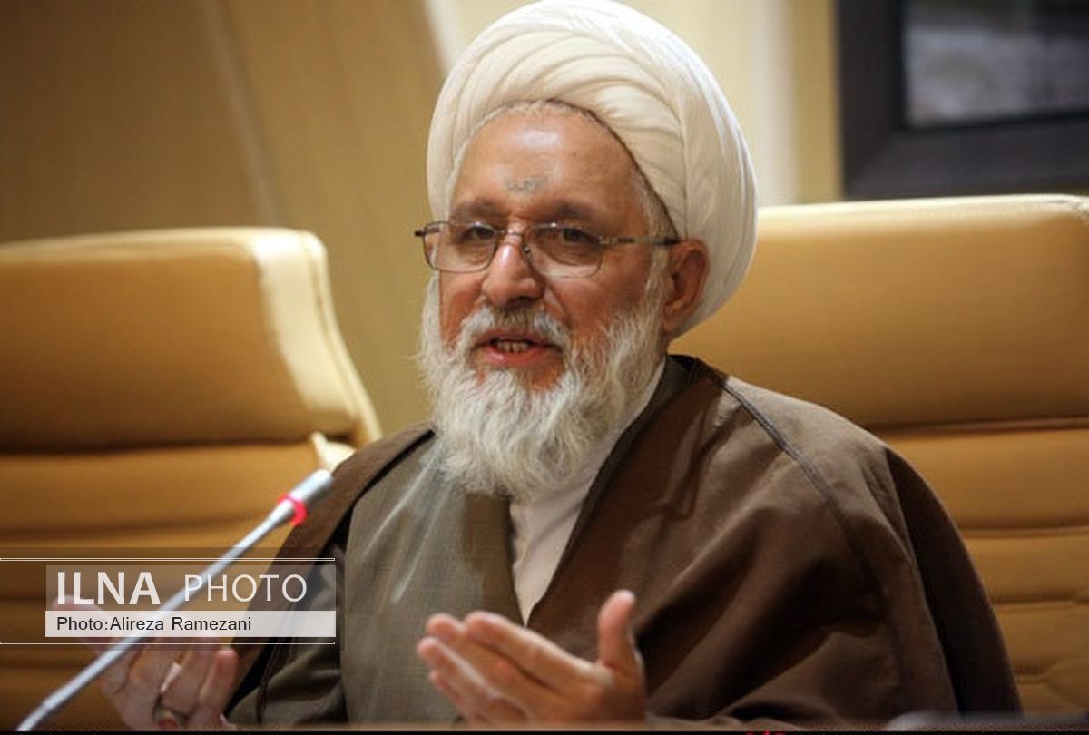 عده ای از کارشناسان غیر متعهد به بهانه‌ی تنظیم بازار کلاه بر سر ما می‌گذراند