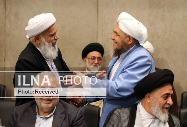 دیدار جمعی از مردم، مسئولان و مهمانان کنفرانس وحدت اسلامی با مقام مع