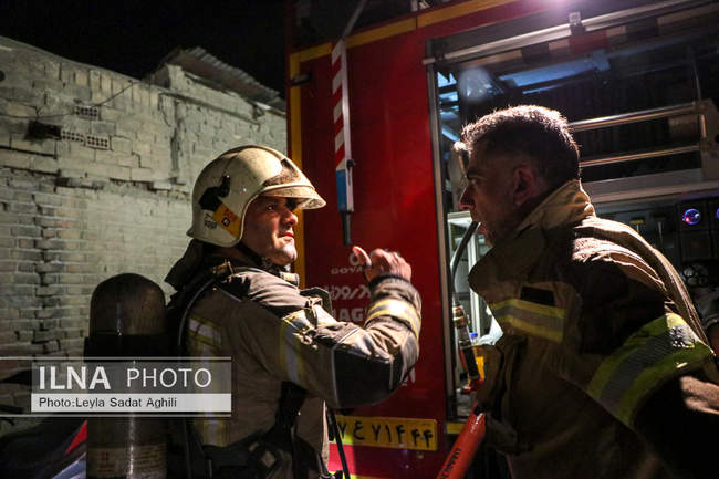 مهار حریق گسترده در انبار لاستیک 