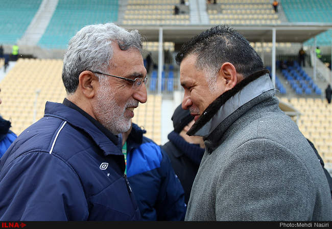 مسابقه فوتبال بین دو تیم نفت تهران و سایپای تهران