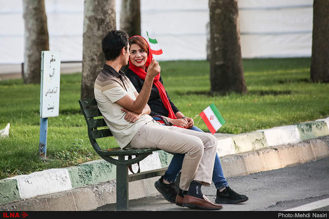 تماشای بازی ایران و پرتغال در ورزشگاه آزادی