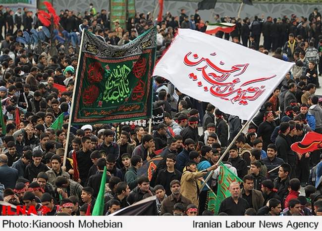 تجمع بزرگ دانش آموزان عاشورایی در میدان امام حسین(ع)
