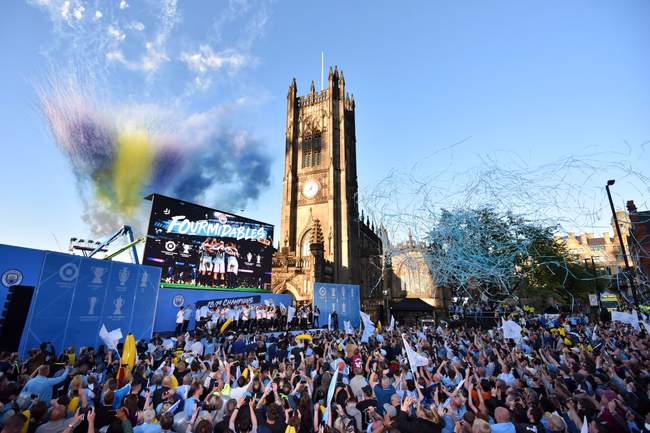 جشن خیابانی بازیکنان منچسترسیتی(تصاویر)