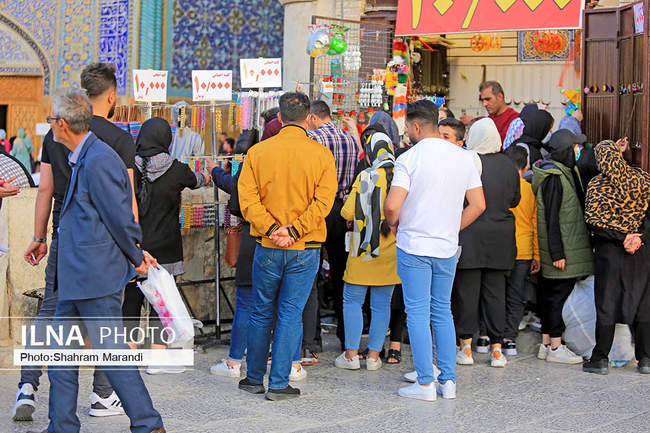 نقش جهان مملو از مسافران نوروزی