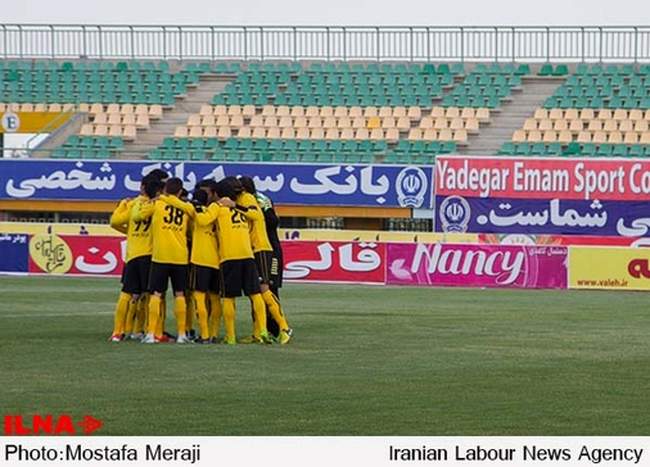 بازی صبای قم و سپاهان اصفهان در ورزشگاه یادگار امام شهر قم