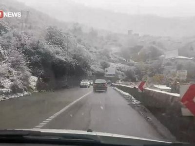 بارش برف در سیاه‌بیشه در محور کندوان + فیلم