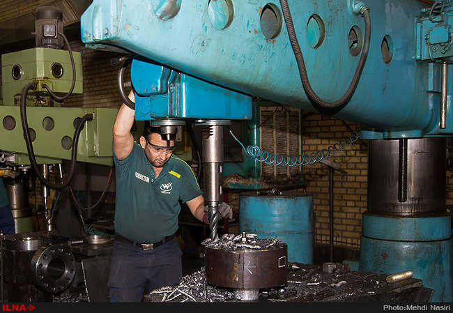 صنعتگران و معدن کاران در جای جای ایران مشغول کارند
