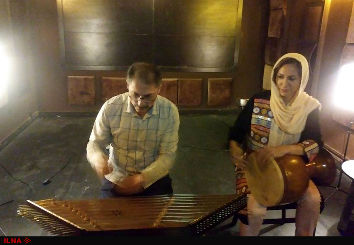 دونوازی سنتور و تنبک با بیرون کشیدن دوشاخه‌ها از پریز در حضور مشایخی