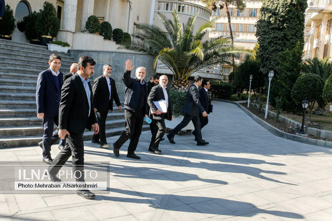 اعضای هیأت دولت در جمع خبرنگاران