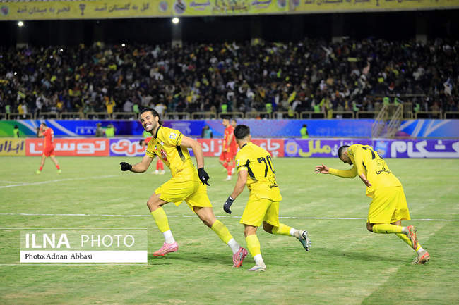 دیدار تیم فجرشهیدسپاسی شیراز و فولاد خوزستان