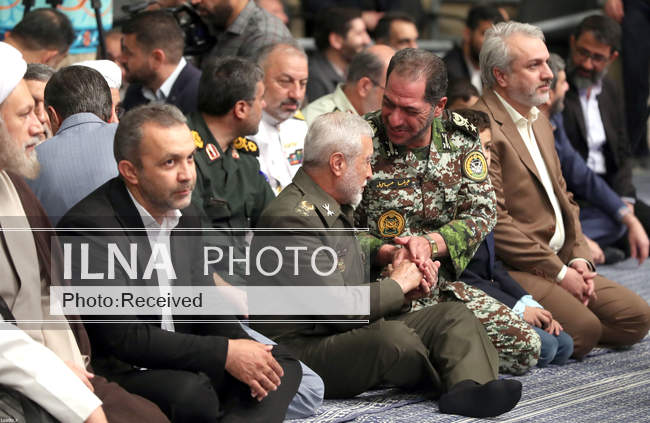 دیدار جمعی از مردم، مسئولان و مهمانان کنفرانس وحدت اسلامی با مقام مع