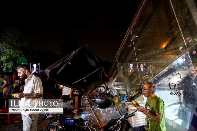 تماشای آخرین مناظره دو نامزد ریاست جمهوری در خیابان های تهران