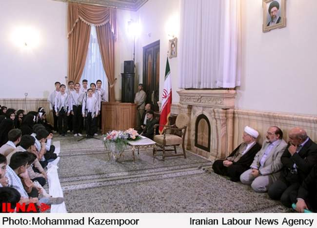 افطار نونهالان با آیت الله هاشمی رفسنجانی