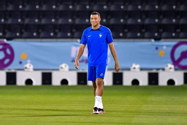 آخرین تمرین فرانسه پیش از جدال با لهستان؛ برای دفاع از عنوان قهرمانی 