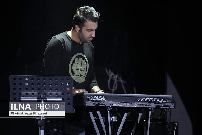 کنسرت آرون افشار در سی و پنجمین جشنواره بین المللی موسیقی فجر
