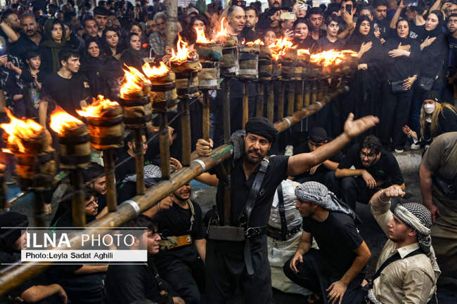 آیین مشعل گردانی در دولت آباد