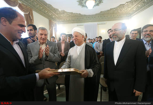 دیدار استادان و دانشجویان نخبه علم رباتیک دانشگاه آزاد اسلامی با آیت‌الله هاشمی رفسنجانی